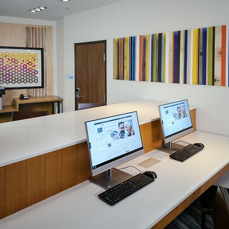 Holiday Inn Express & Suites - Medford By Ihg Eksteriør bilde