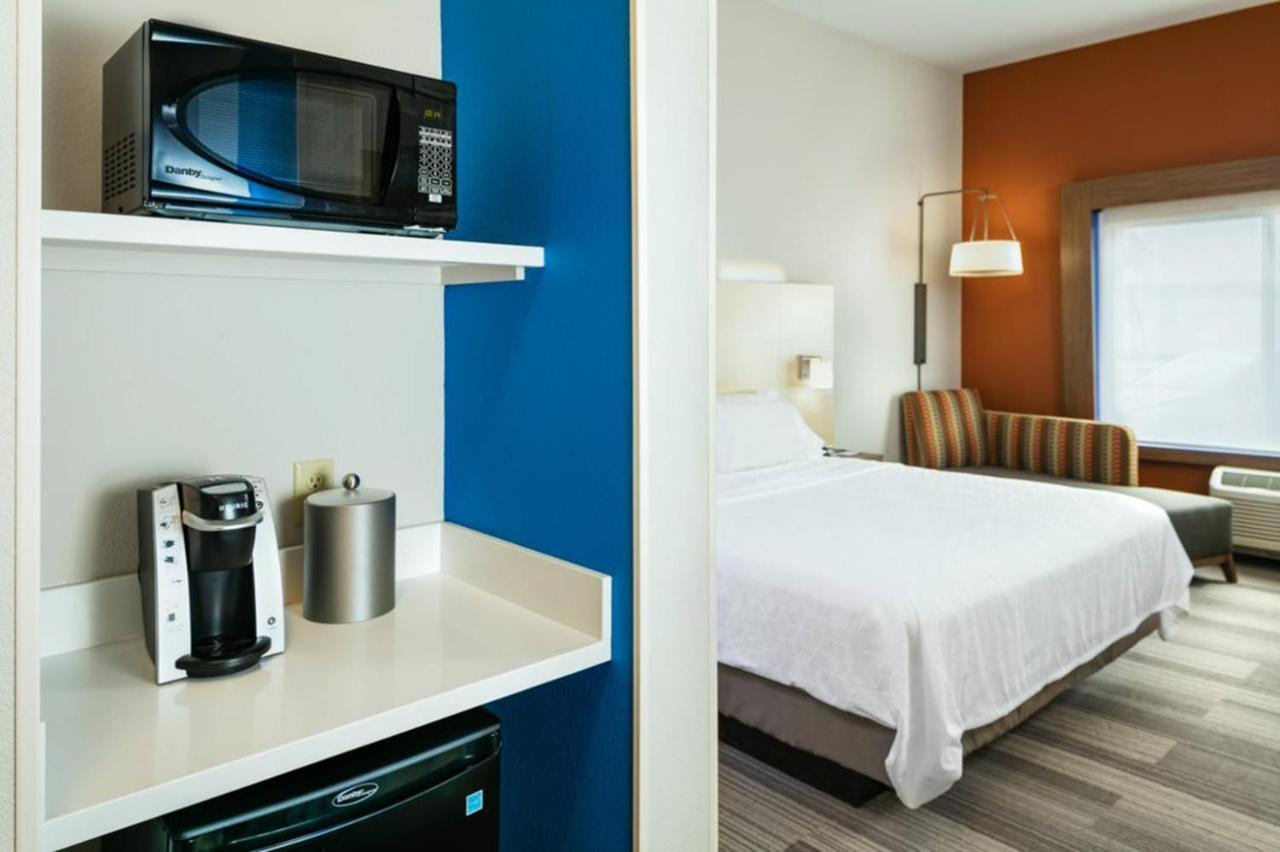 Holiday Inn Express & Suites - Medford By Ihg Eksteriør bilde