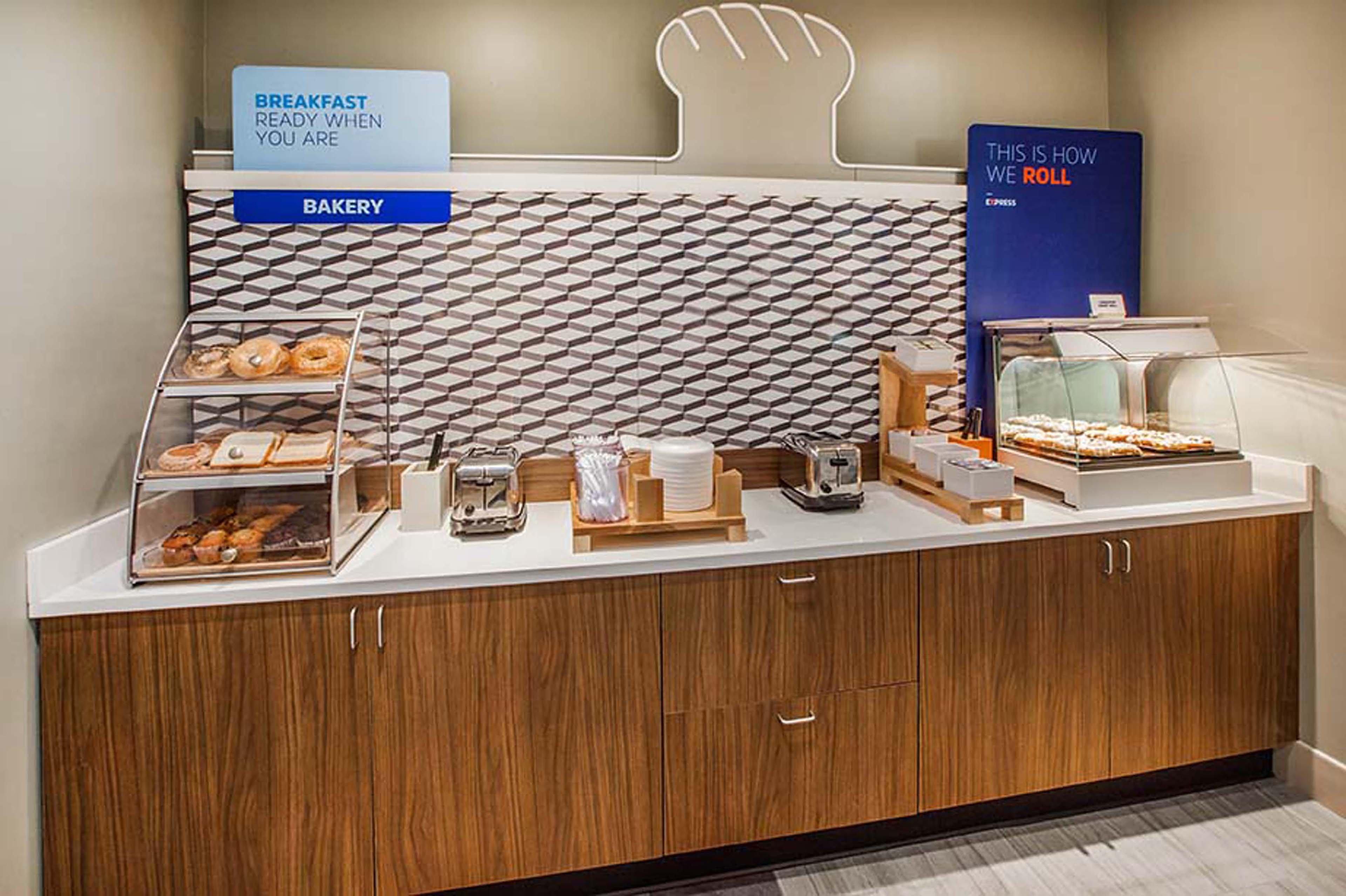 Holiday Inn Express & Suites - Medford By Ihg Eksteriør bilde