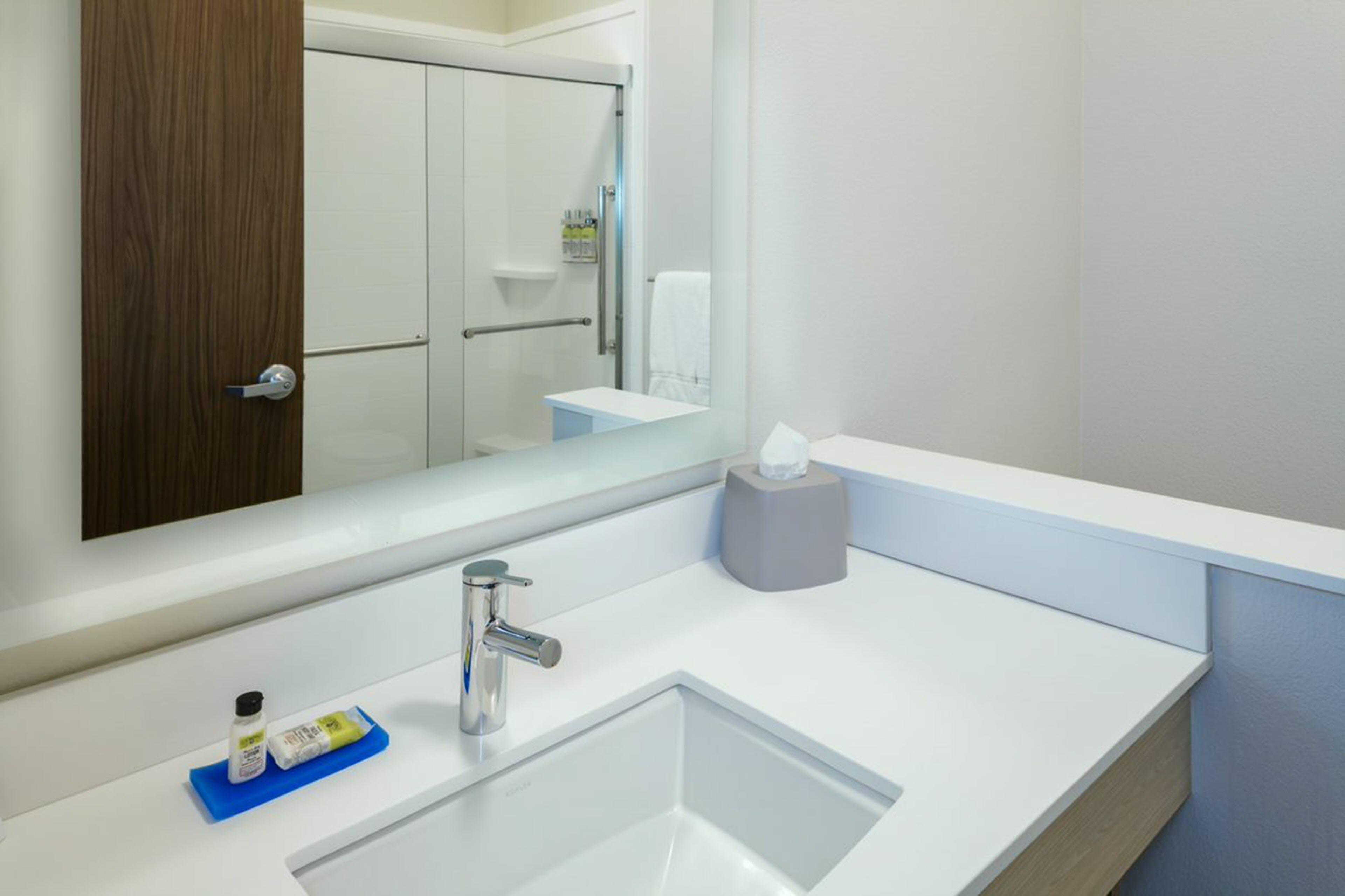 Holiday Inn Express & Suites - Medford By Ihg Eksteriør bilde