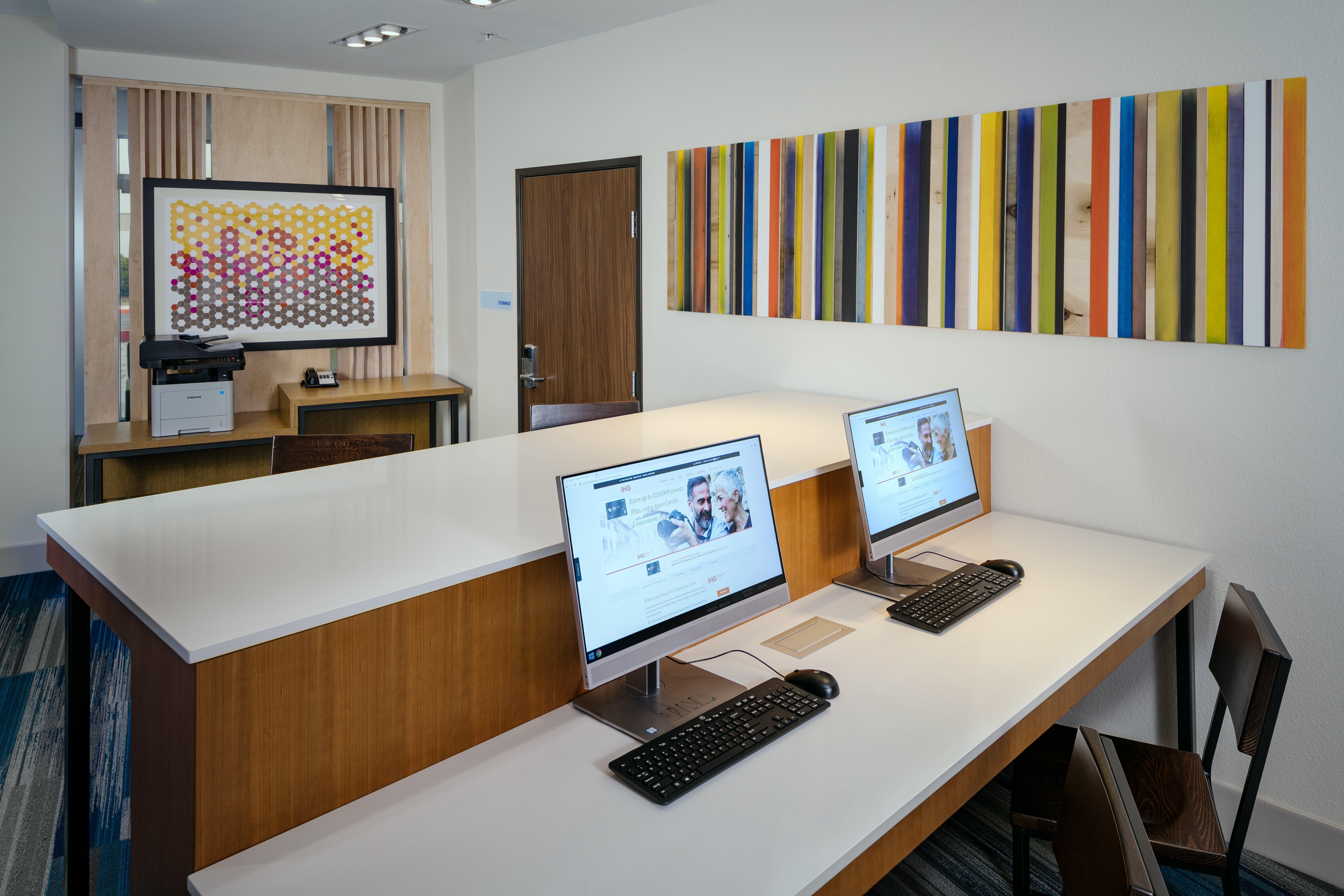 Holiday Inn Express & Suites - Medford By Ihg Eksteriør bilde